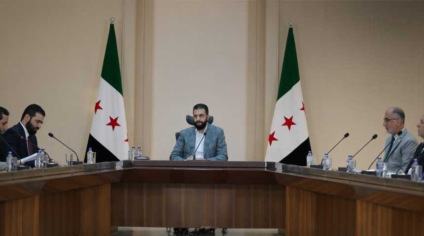 الشرع يناقش تعزيز الجاهزية الأمنية وتطوير الأداء الخدمي لوزارة الداخلية - رادار سوريا